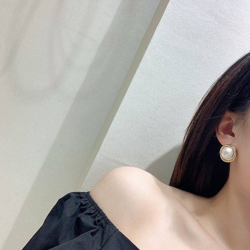Korean new style big pearl earrings