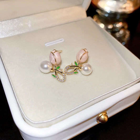 Pearl tulip flower earrings