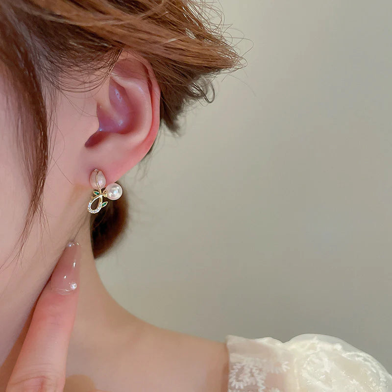 Pearl tulip flower earrings