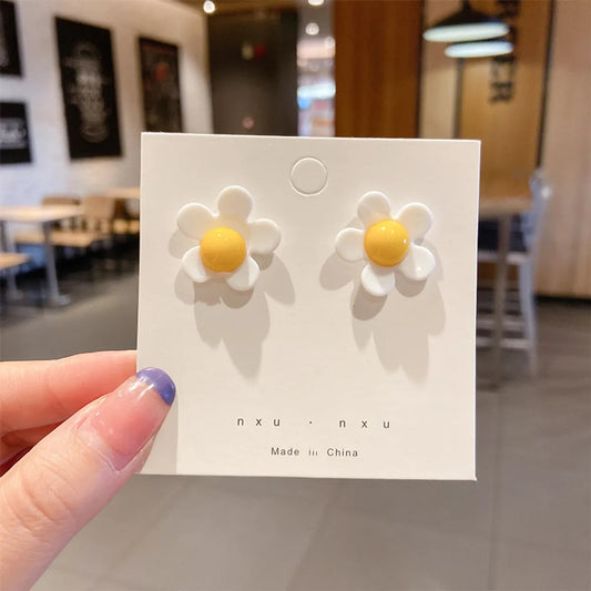 White Flowers Artificial Pearls Drop Earrings